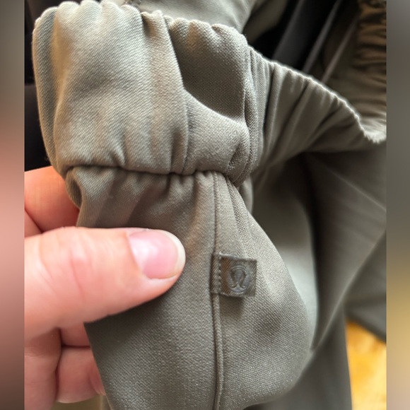 Lululemon Noir Pants sz8 - Picture 4 of 5